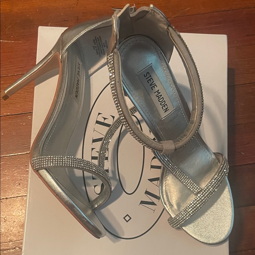 Steve Madden Silver Faylinn size 8.5